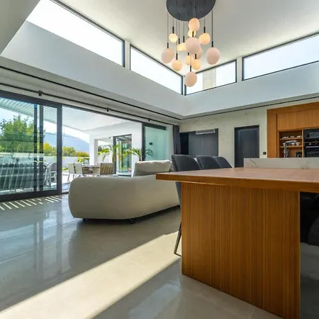 Azize ヴィラ フェティエ